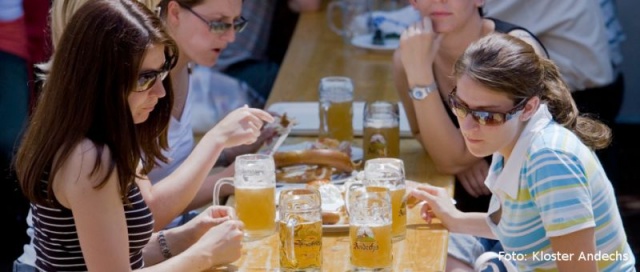 Andechs_biergarten.jpg